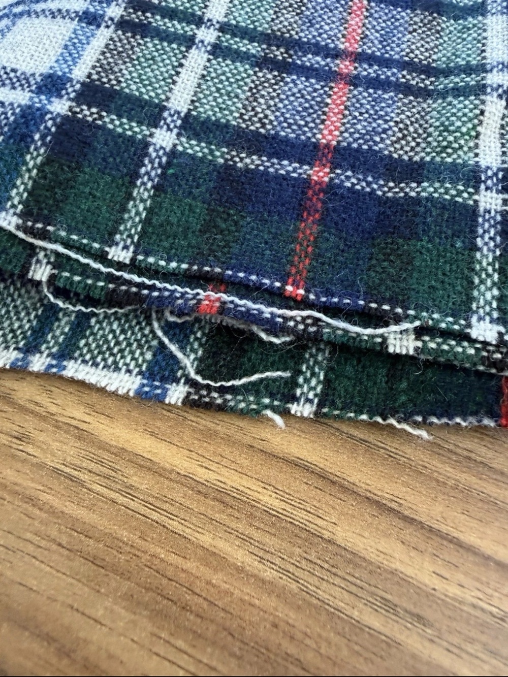 VTG Mackenzie Tartan Plaid Medium Weight Fabric Blend 2 Yards L X 62” w - Picture 3 of 9